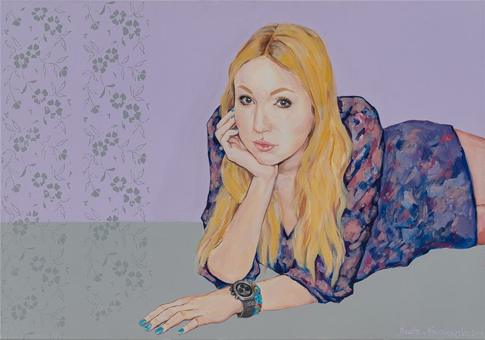 fioletowe leżąca blondynka wzorki